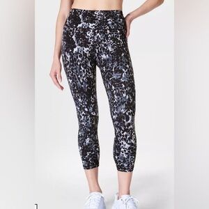 Fabletics mid rise powerhold Capri